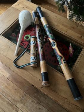 Mooie gekleurde bamboe regenmakers