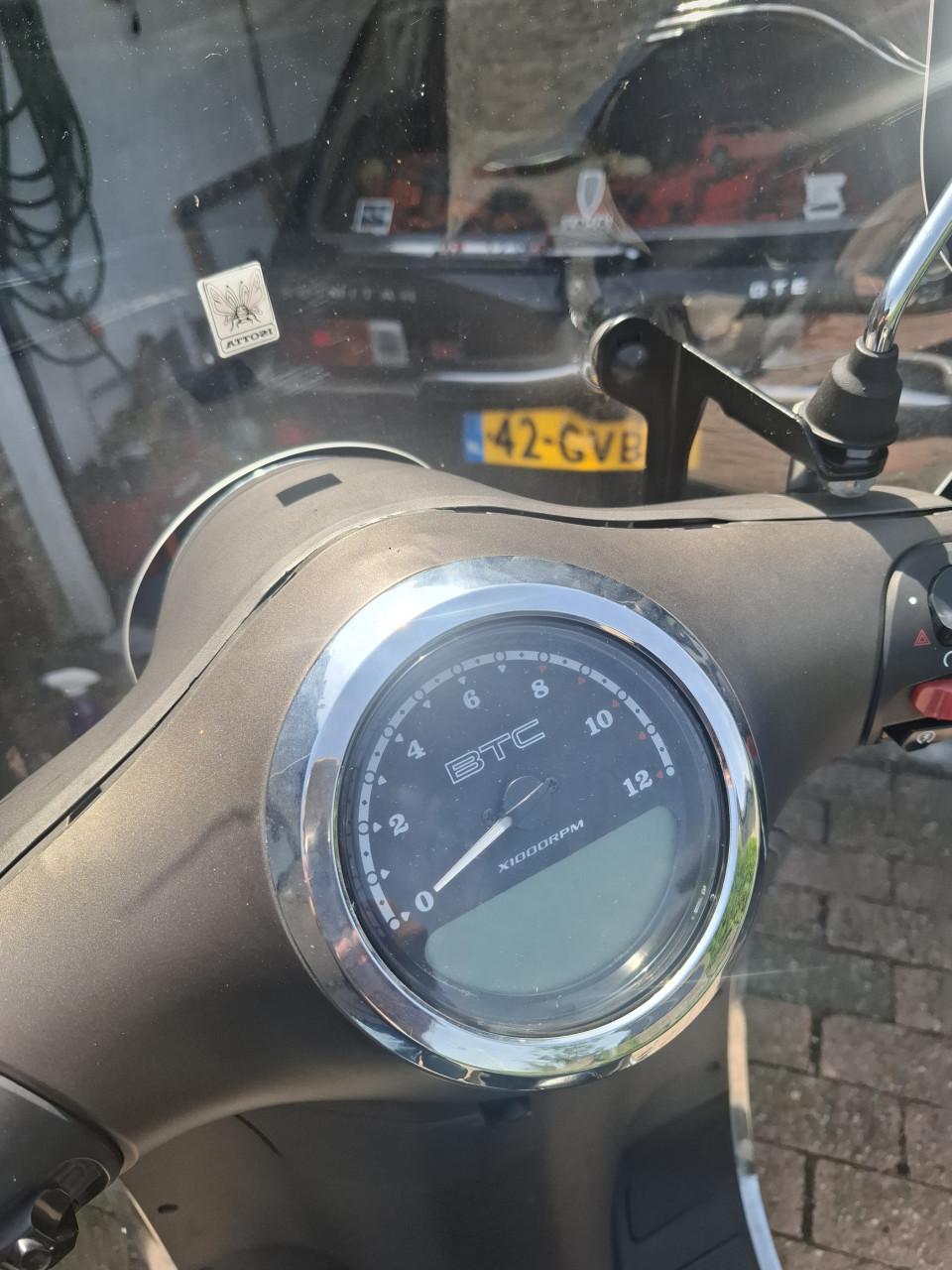 Btc ceo gele plaat scooter uit 2017