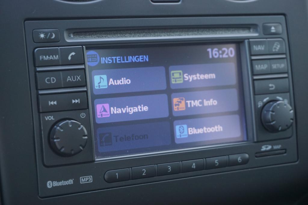 Nissan Qashqai 2.0 tekna airco / navi / cruise / camera / pano / stoelverw.