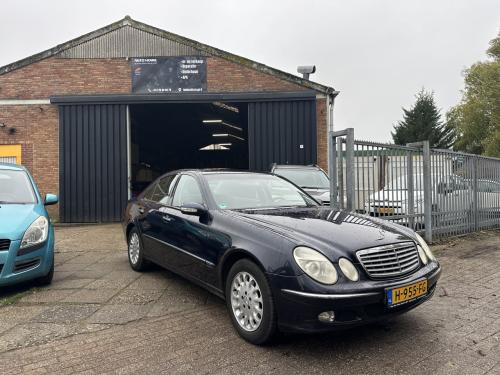Mercedes E200 compressor Airco, Cruise, trekhaak, handgeschakeld