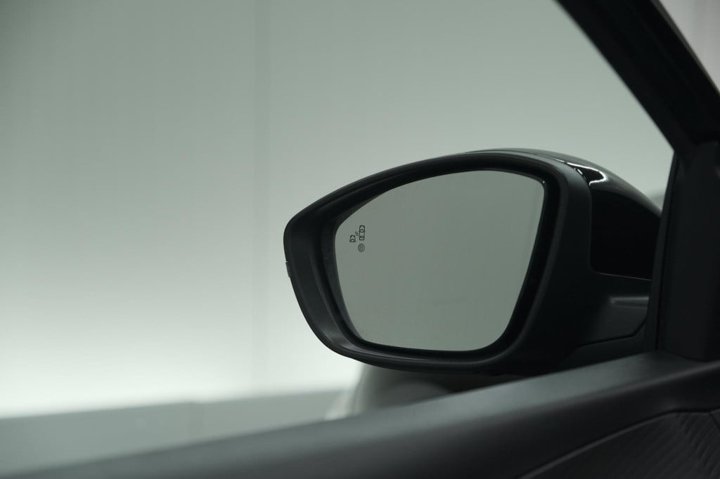 Peugeot 208 puretech 100 allure | 360 camera | stoelverwarming | dodehoekde