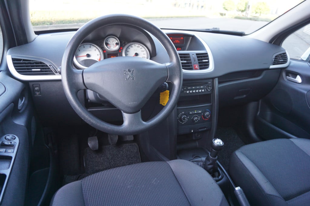 Peugeot 207 1.4 vti sublime airco / elektr. ramen / panoramadak