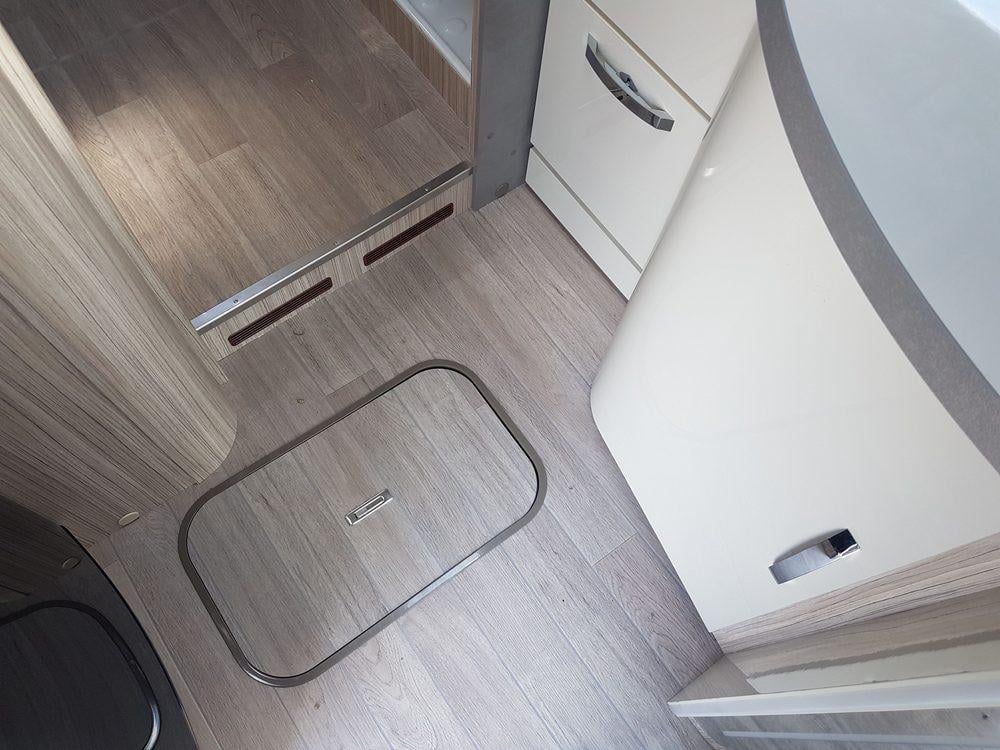 Elnagh T-Loft 530 2019 - Lengtebedden - Automaat - Fietsendrager op chassis