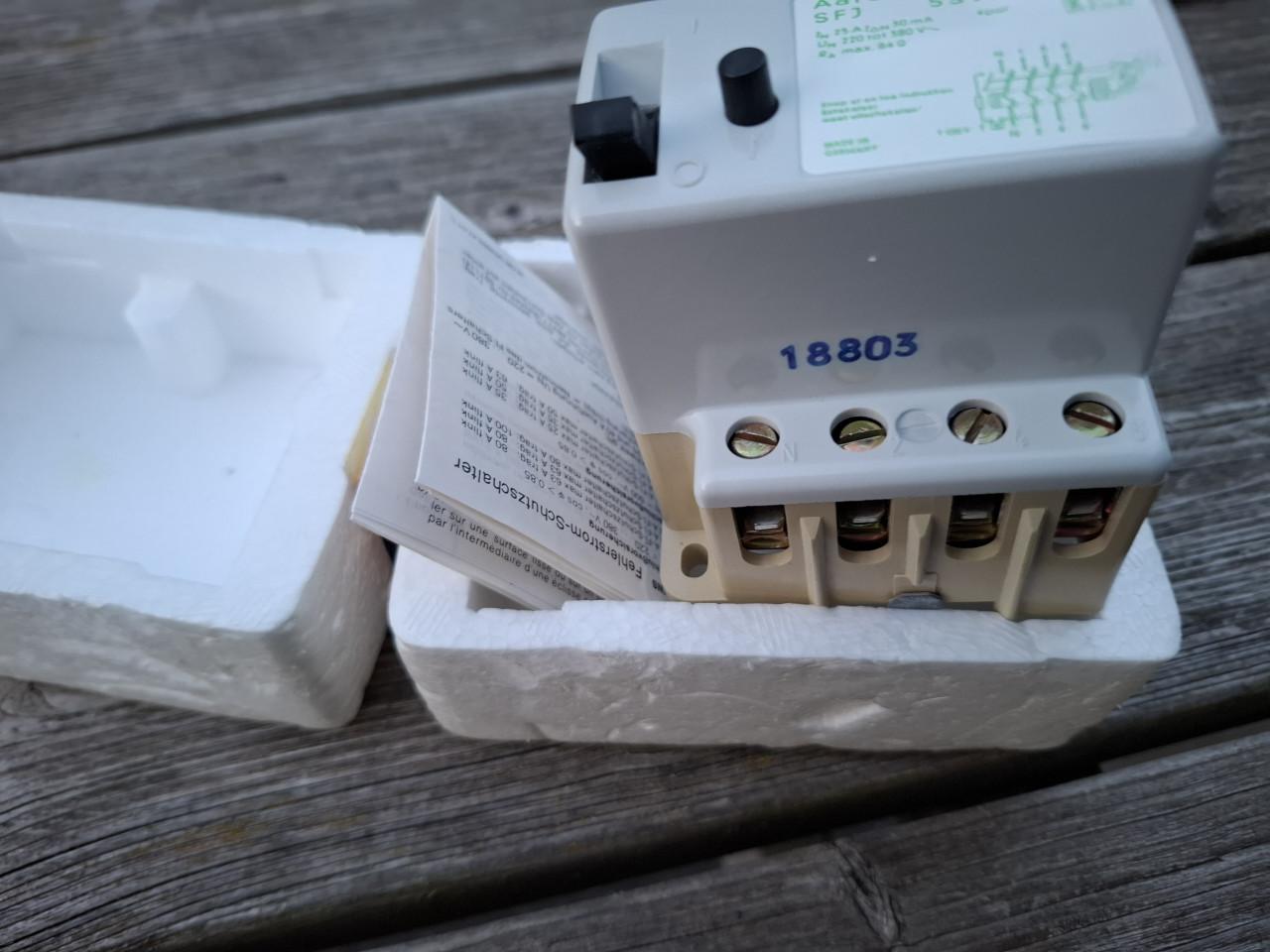 TE KOOP Siemens Aardlekschakelaar 25A 4-polig 30mA