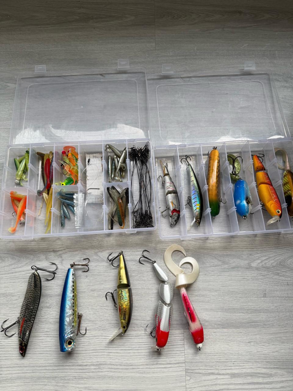 Complete vissers set - 6 hengels , 11 molens en toenehoren