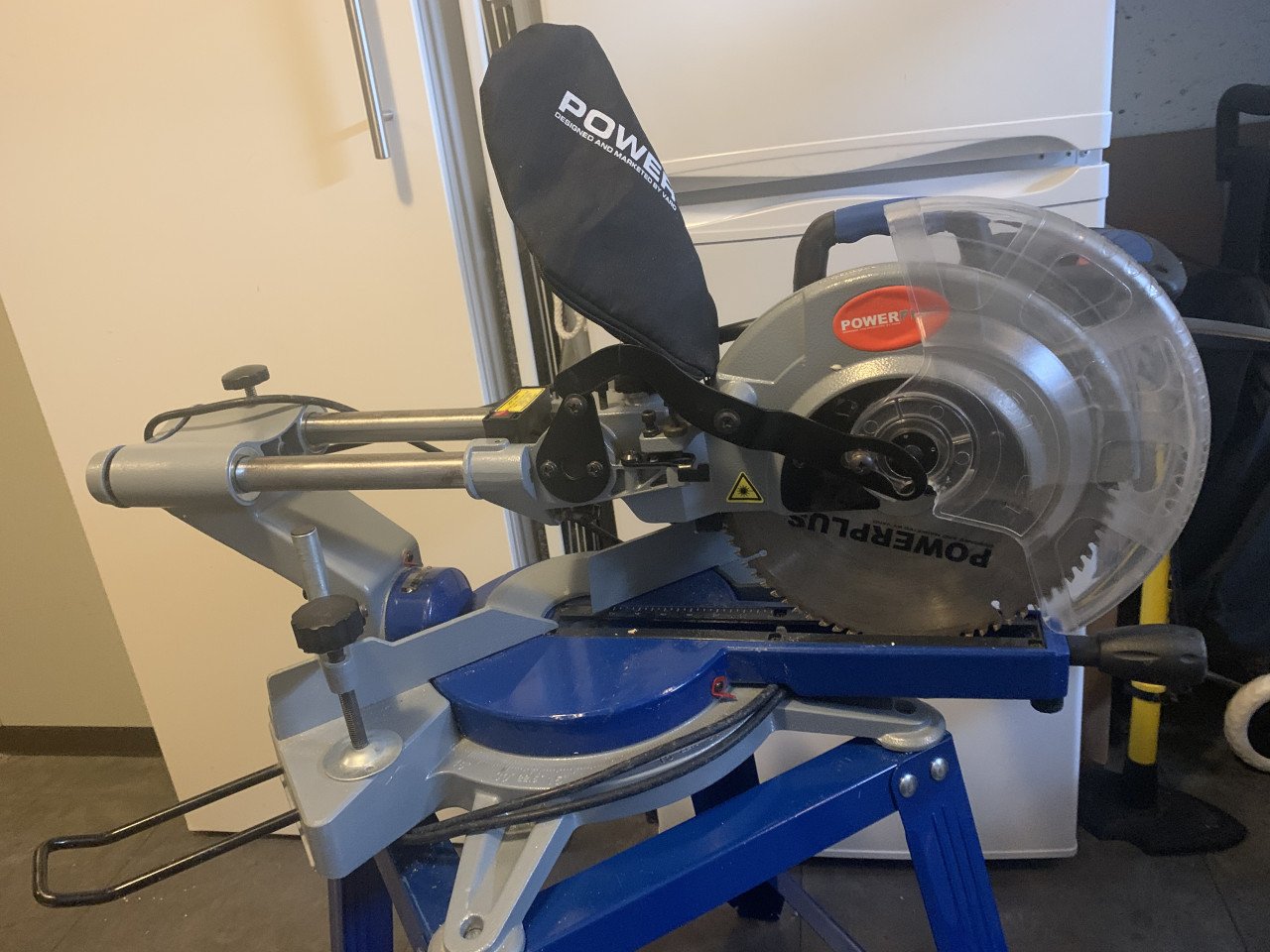 Powerplus POW8136 Afkortzaag met trekfunctie