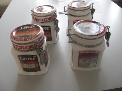 4 Aardewerk voorraad potten