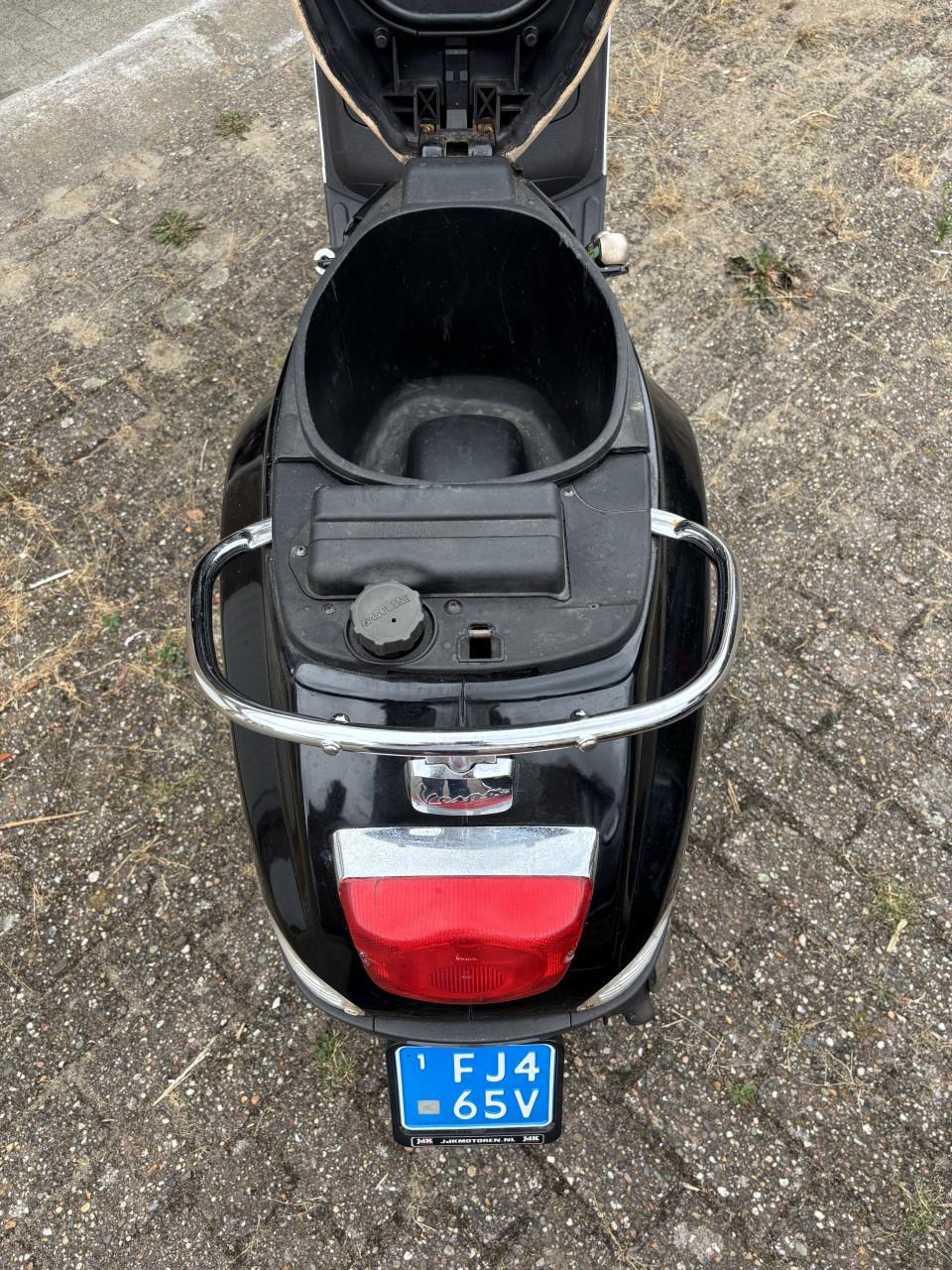 Scooter Vespa LX50 zwart 4-takt