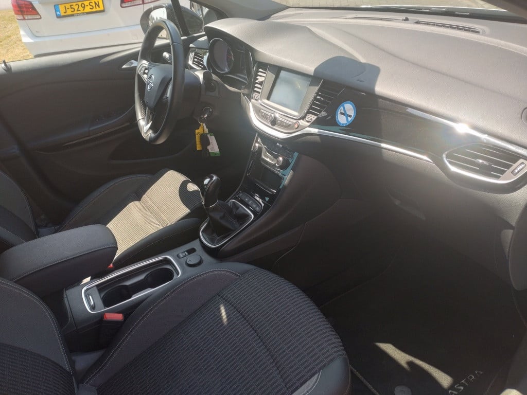 Opel Astra sports tourer 1.2 design&tech