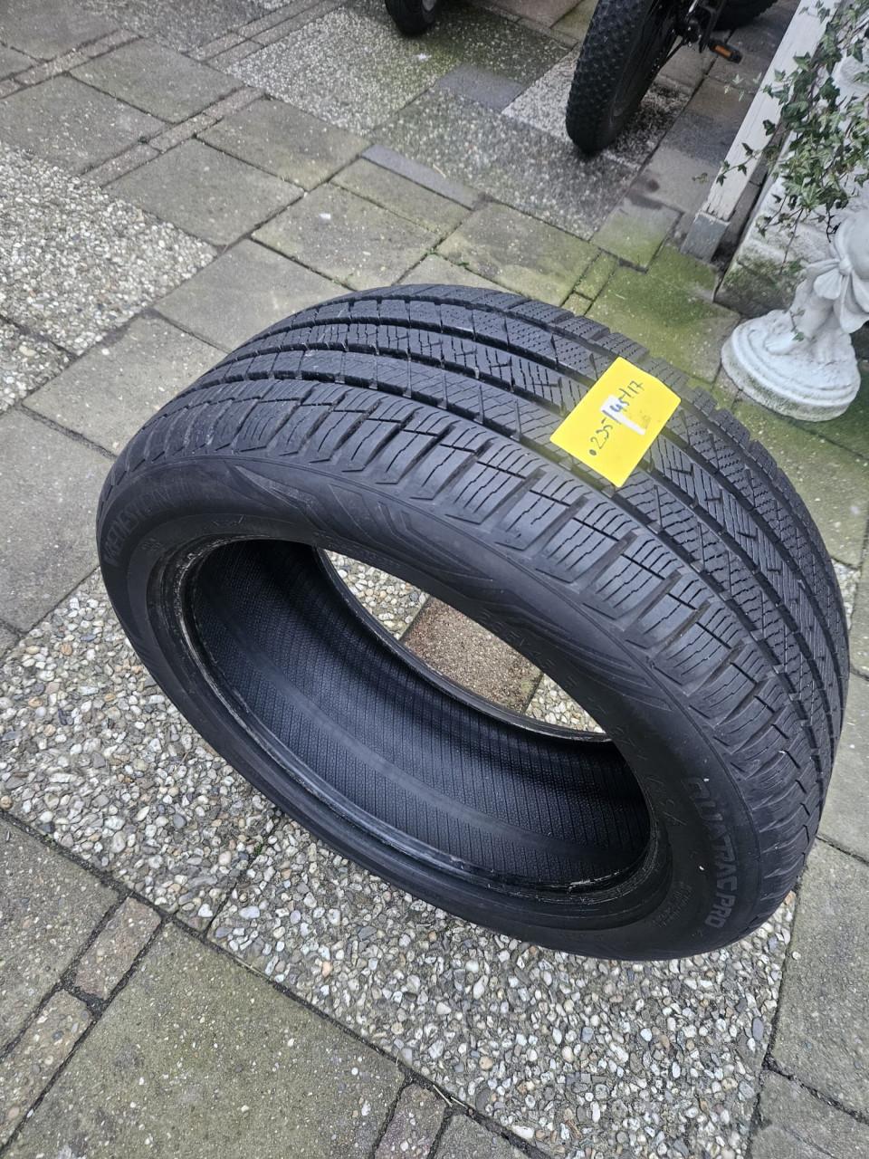 Vredestein All-Season banden 235-45-17