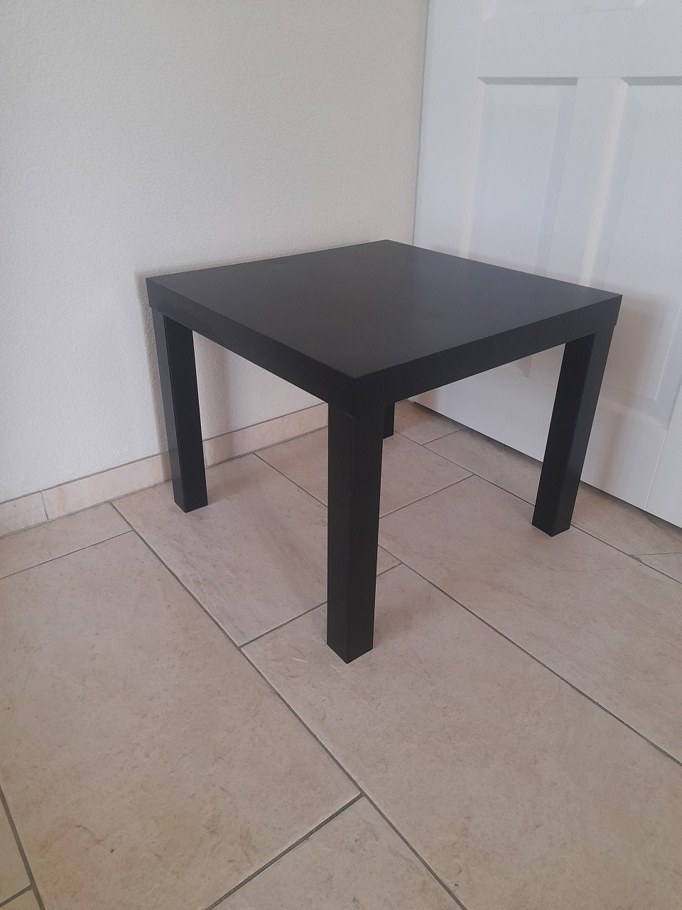 Tafeltje  (55 x 55 x 45H) in goede nette staat !
