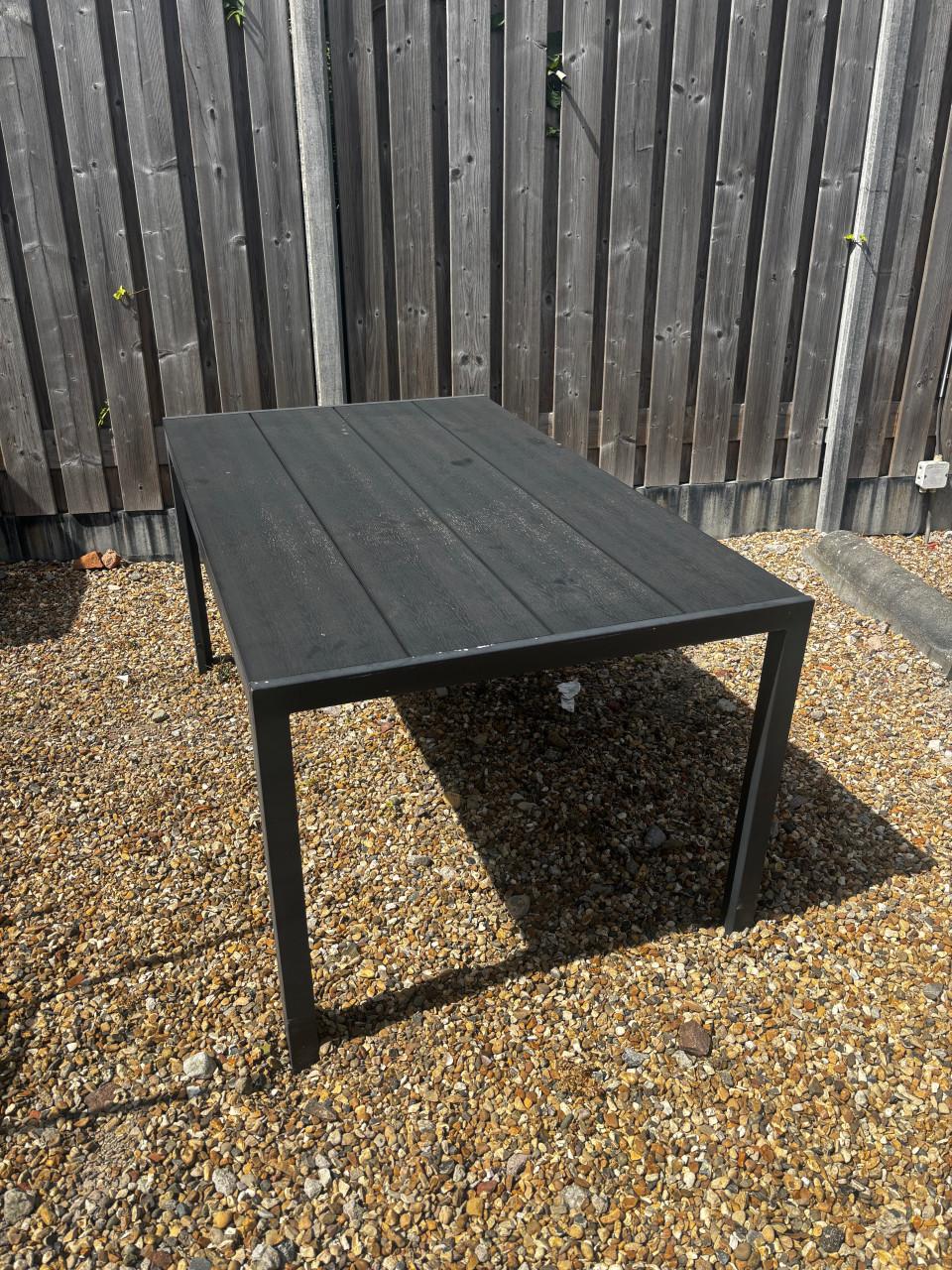 Grote tuintafel