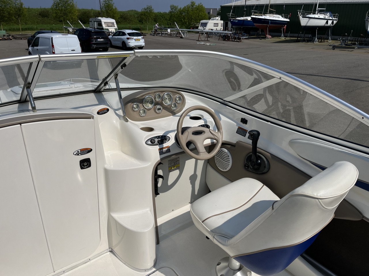 Bayliner 602 Cuddy, in perfecte staat 220 pk bj 2004, INCL Riba Trailer