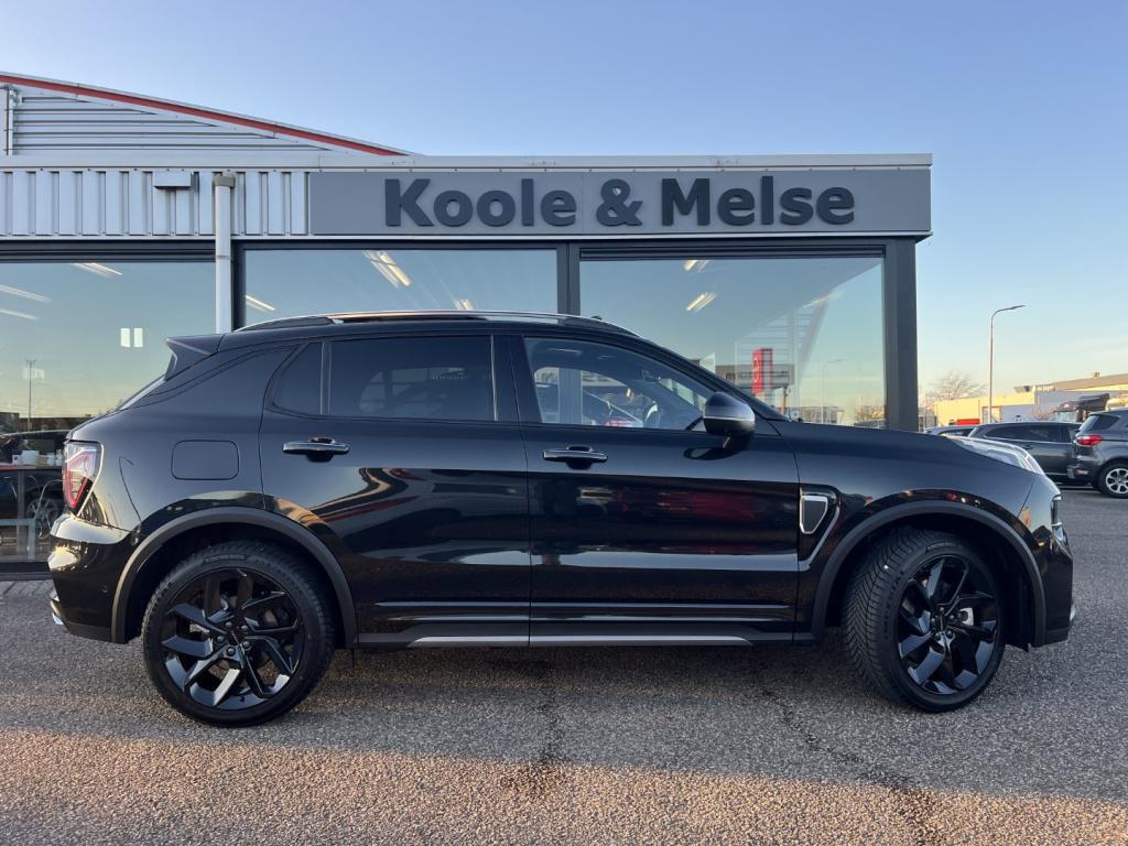 Lynk & Co 01 1.5 261pk phev , black edition ,360gr camera , pano dak , adap