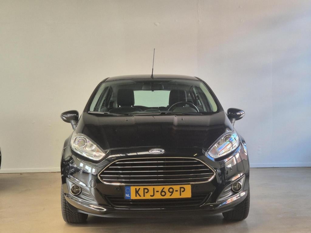 Ford Fiesta 1.25 / nieuwe db riem / parkeersensoren / stoelverwarming