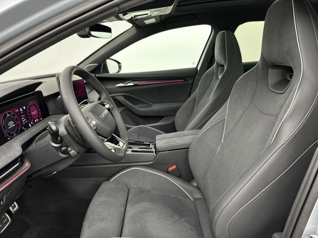 Skoda Superb sportline business 1.5 tsi phev 150 kw / 204 pk co
