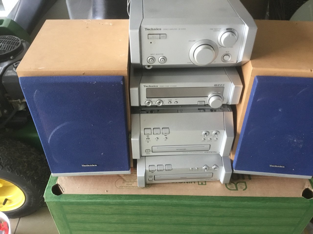 Stereo toren technick / cassettespeler/ C.D./ mooi geluid/ inclusief 2 boxe