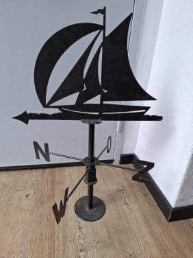 Metalen windwijzer