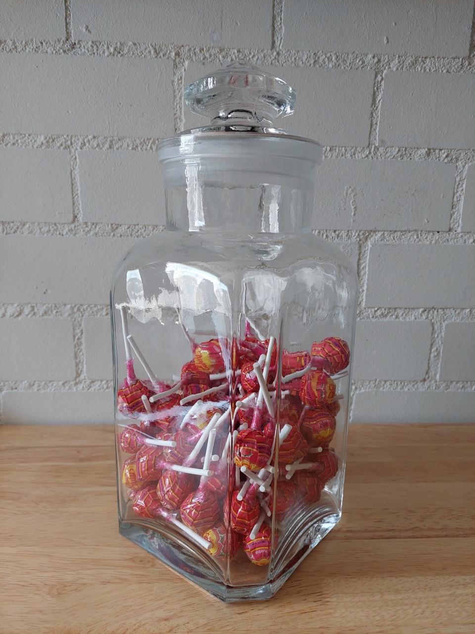 Grote glazen snoeppot