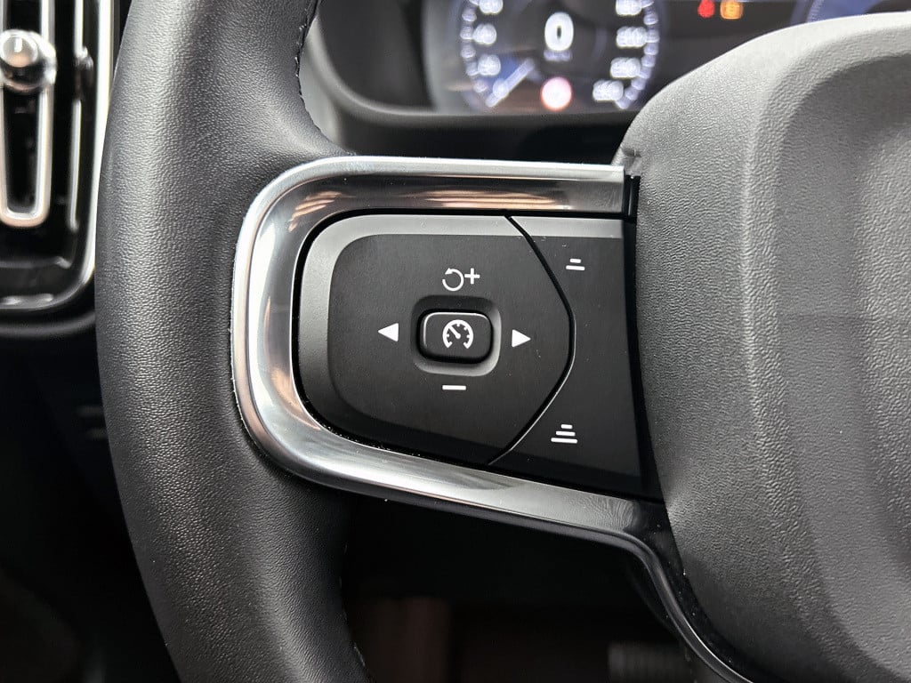 Volvo XC40 1.5 t4 recharge inscription expression | 360 camera | navi