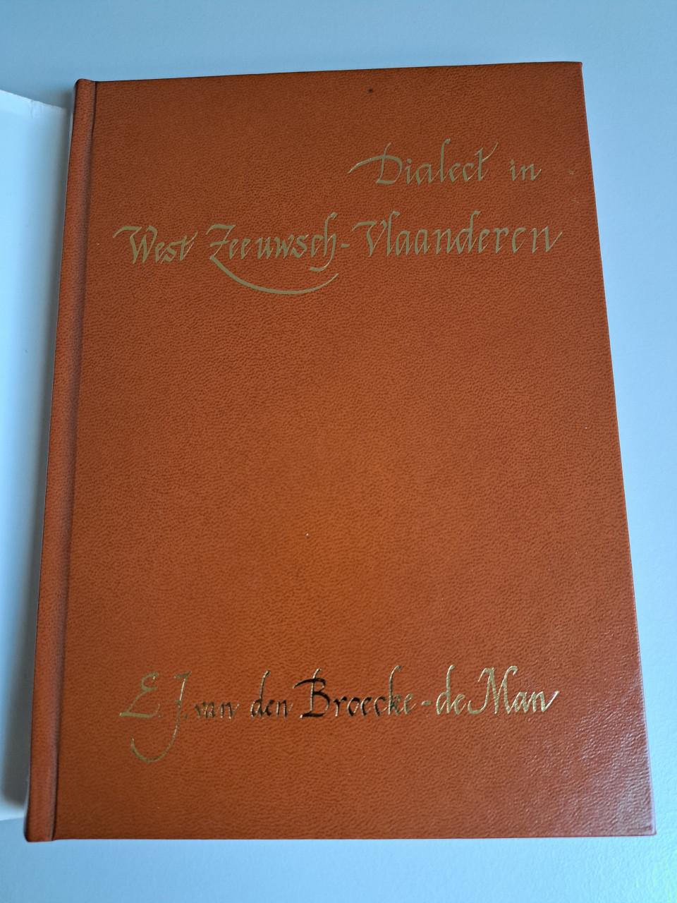 Dialect boekje van West Zeeuws Vlaanderen aangeschaft 1986.
