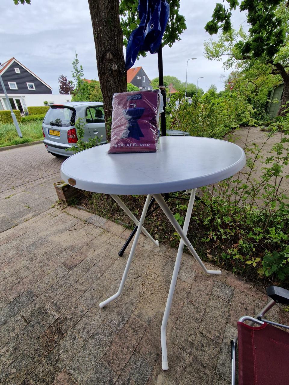 Statafel met Statafelrok (rood)