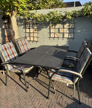 Tuintafel met 4 stoelen inclusief kussens