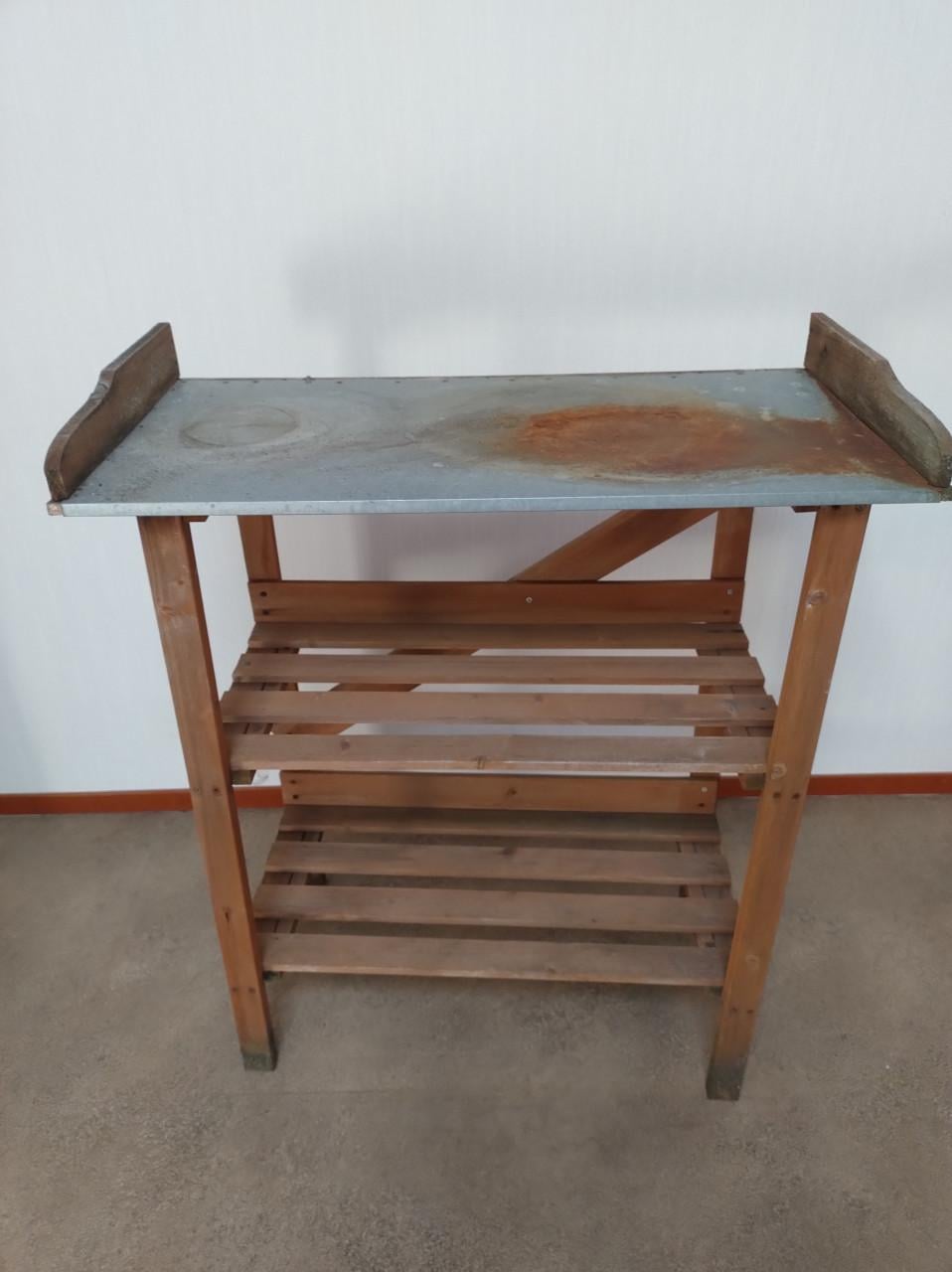 Eenvoudig werkbankje/ oppottafeltje voor buiten, opknapper!