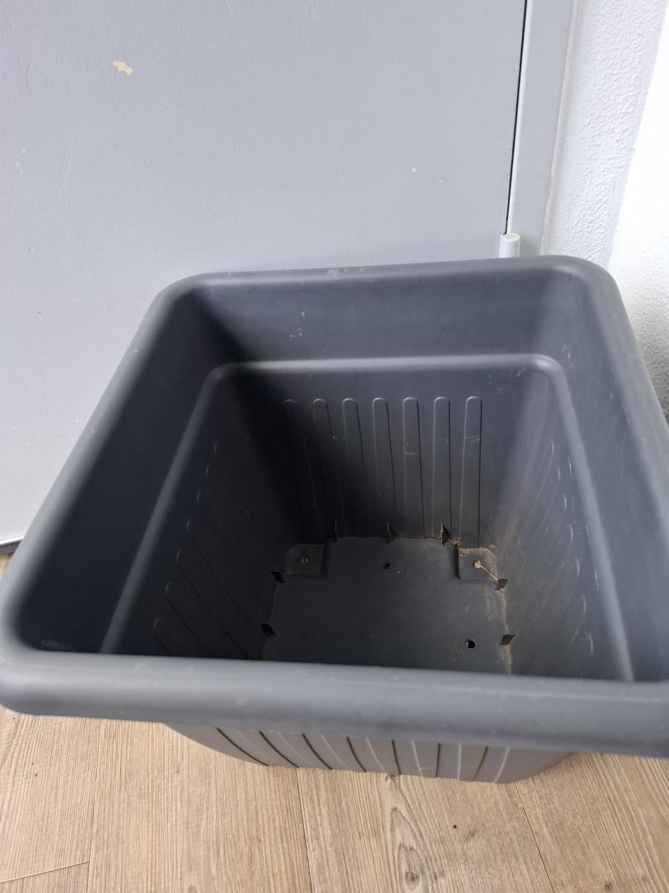 Grote kunststof buitenpot