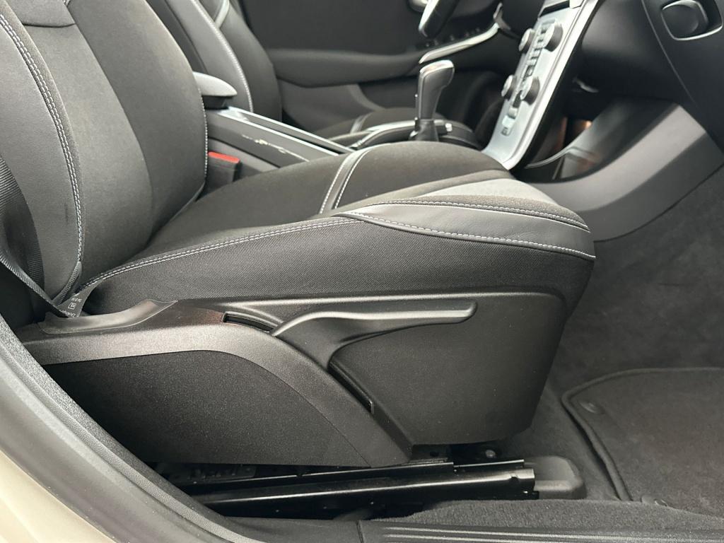 Volvo V40 2.0 t3 nordic+ | standkachel | stoelverwarming | cruise control |