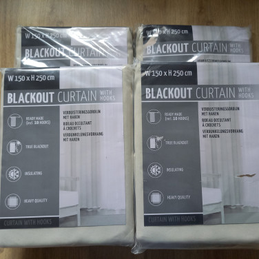 4 x kant en klaar verduidsteringsgordijn beige  met haken [nieuw]