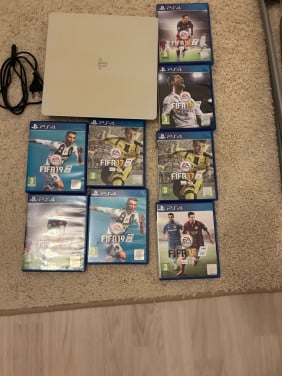 PS4 Slim 500GB - Zo goed als nieuw + 8 games