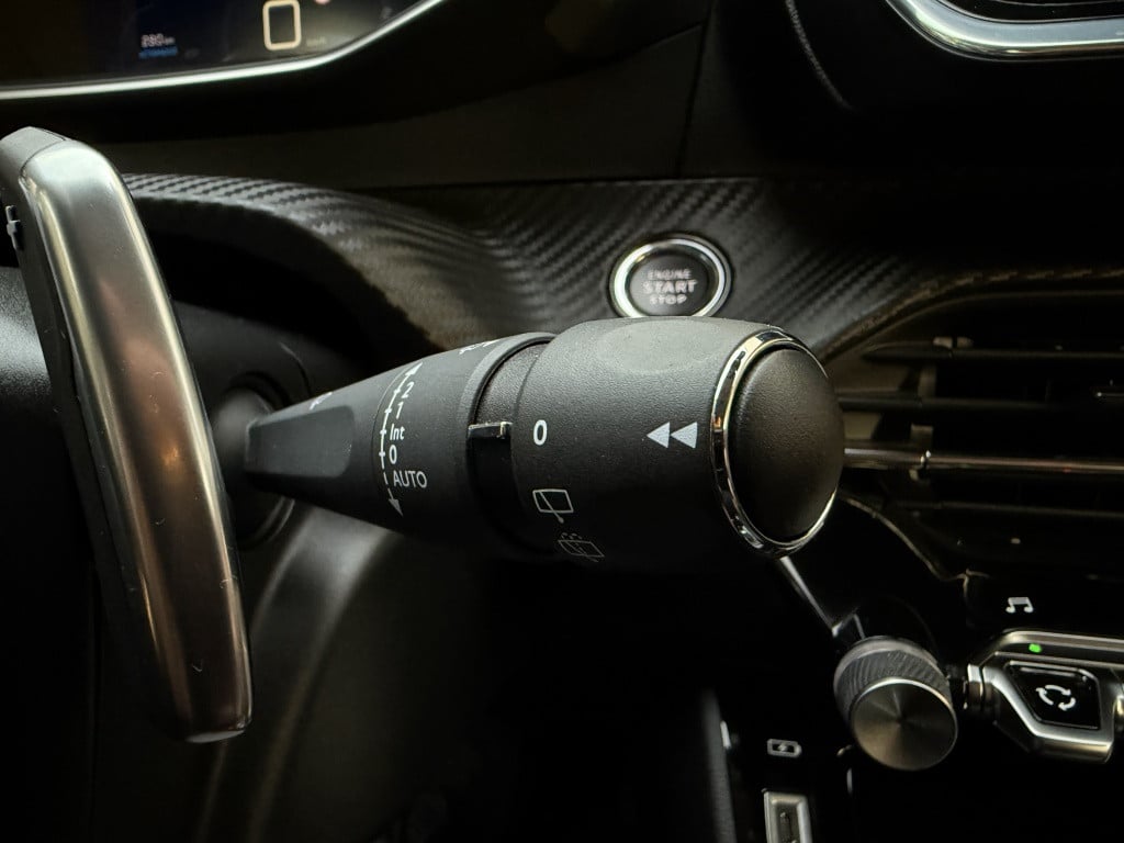 Peugeot 208 1.2t allure // automaat //