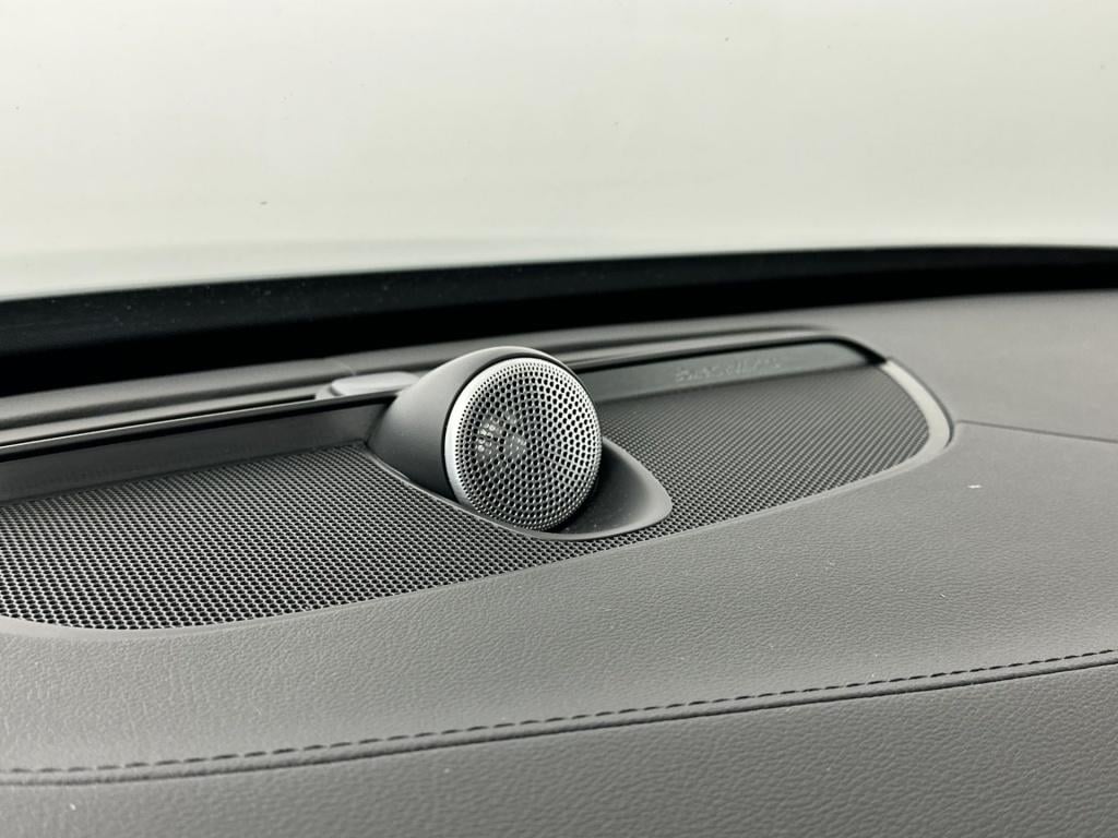 Volvo XC90 t8 455pk recharge ultra dark| full options!! b&w | luchtvering