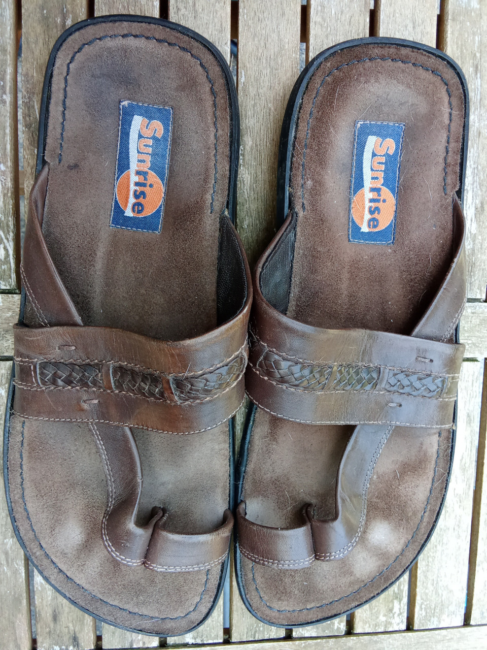Leren slippers eenmaal gedragen