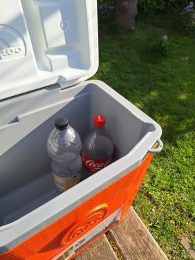 Zeer ruime, nog nieuwe Igloo koelbox.