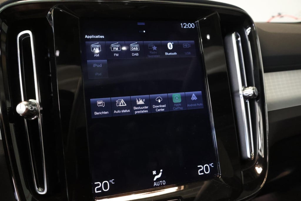 Volvo XC40 1.5 t3 momentum pro nl auto, panoramadak, el kofferklep, carplay