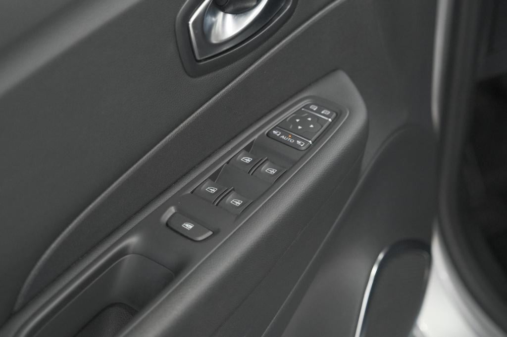 Renault Captur tce 90 intens | trekhaak | allseason banden | navigatie | pa