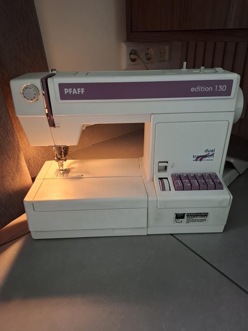 Pfaff Edition 130 Naaimachine met Dual Transport