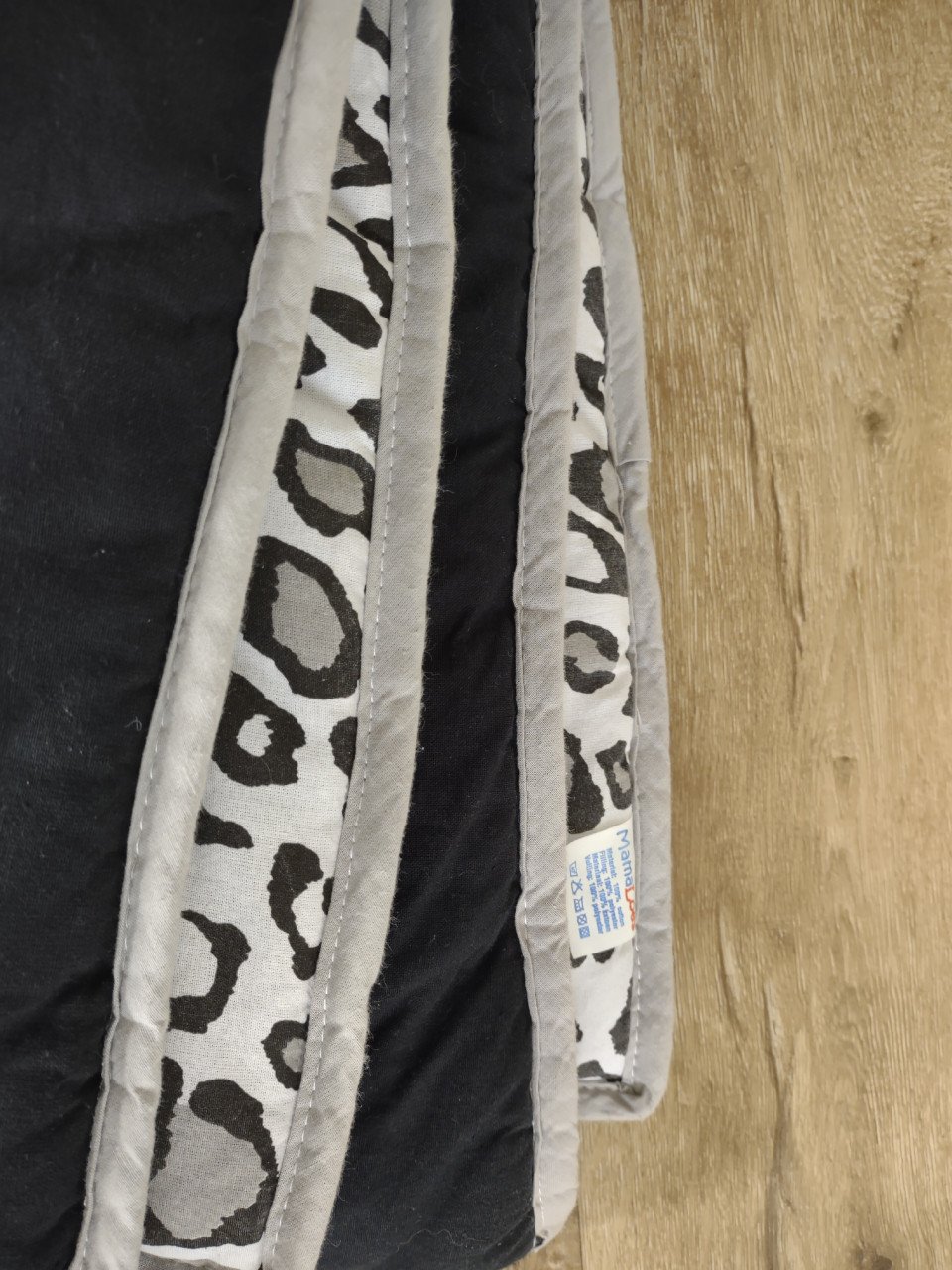 Mooi zwart campingbed, opklapbaar bedje, logeerbed Mama Loes