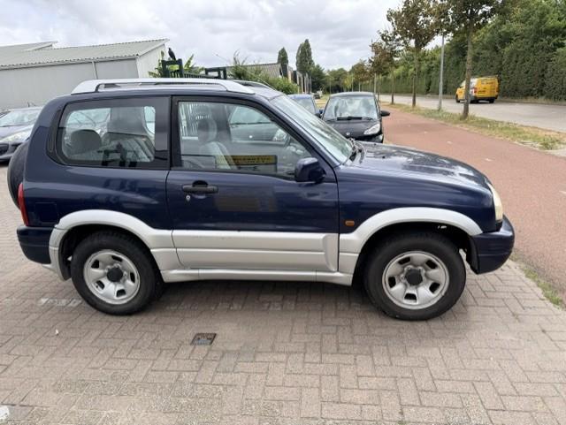 Suzuki Grand Vitara 2.0 metal top
