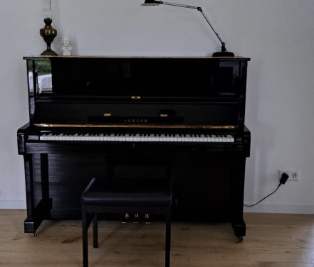 Piano Yamaha U1 hoogglans zwart