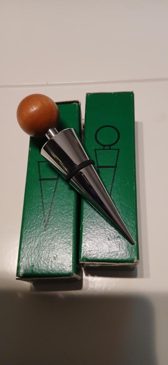 2 mooie wijn afsluit doppen