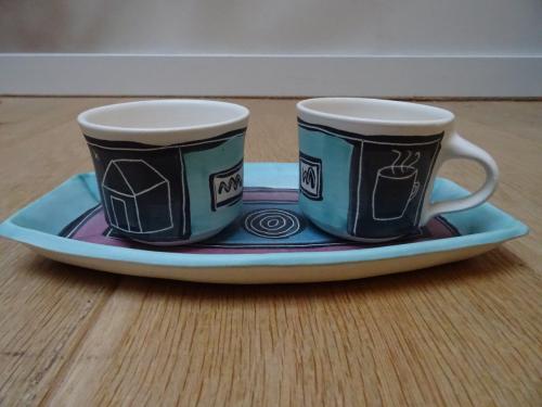 Bijzondere designkopjes op plateautje