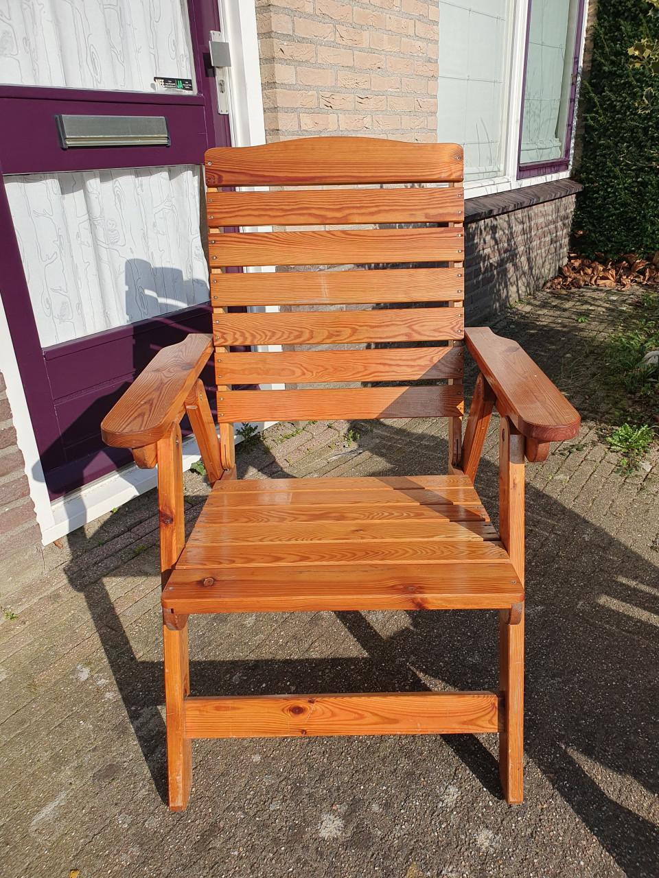 Set houten tuinstoelen