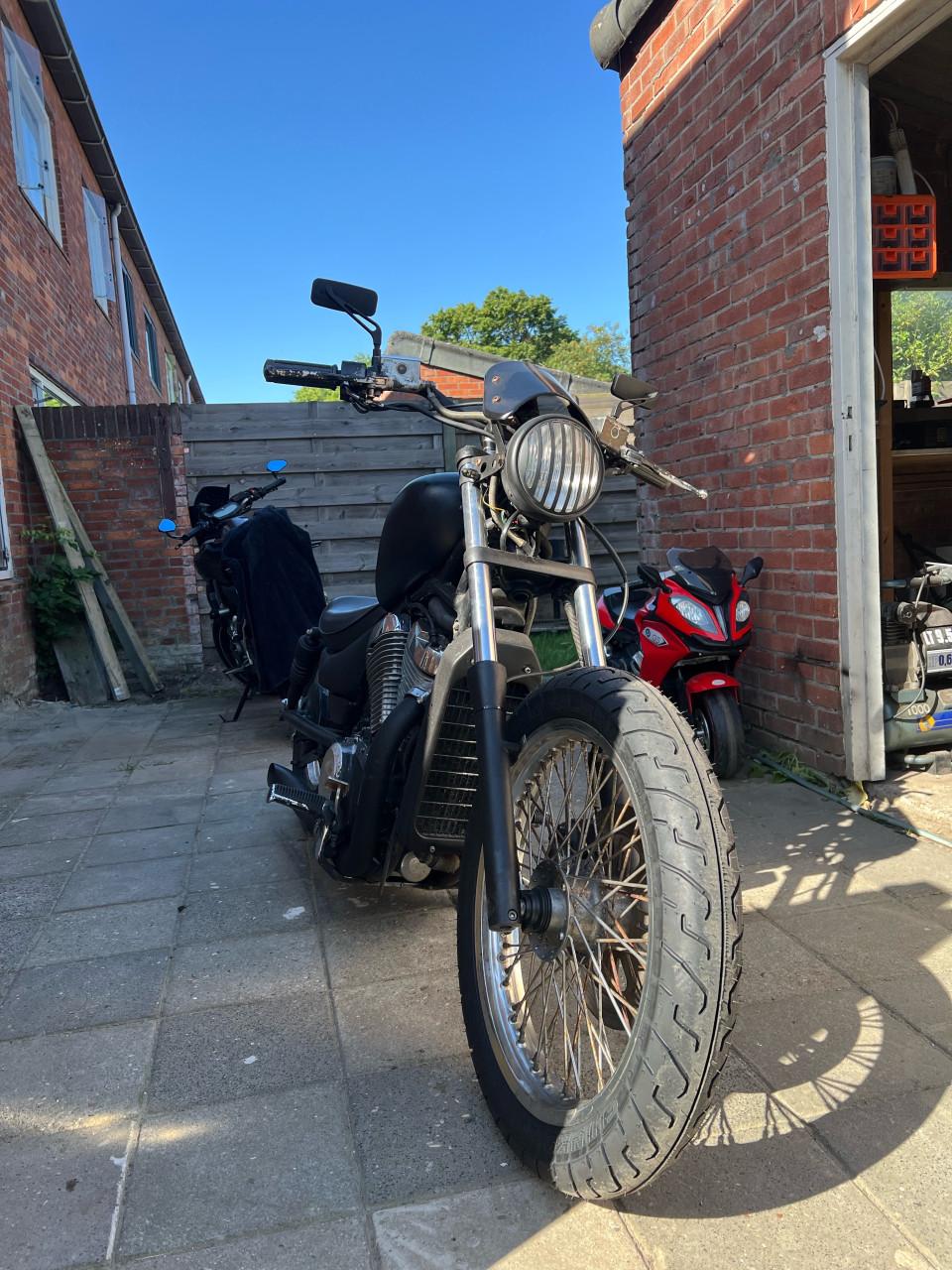 Suzuki intruder vs700