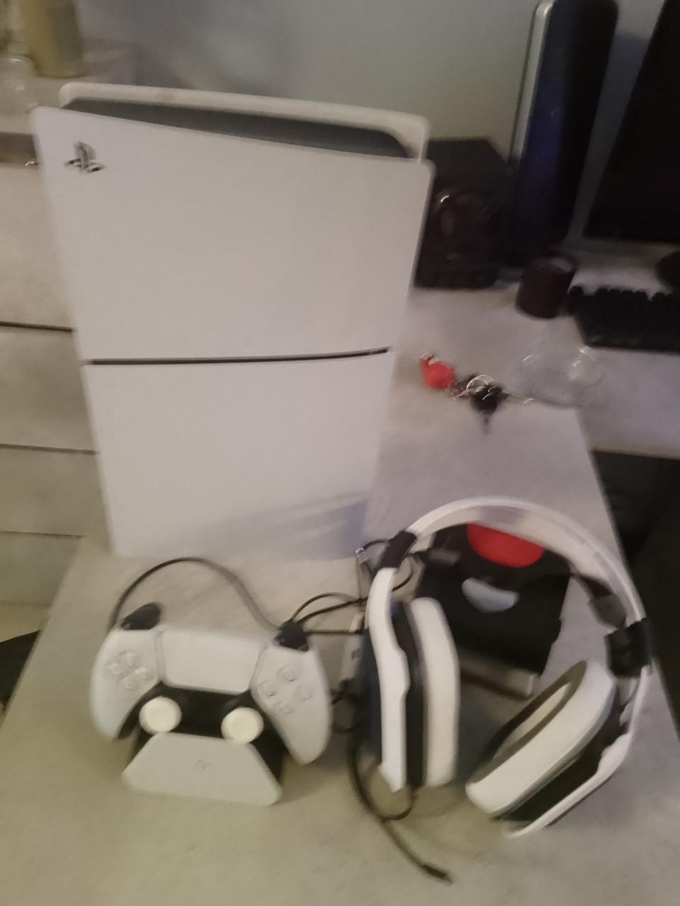 Ps5 digital editie met controller en  headset en oplaadstation