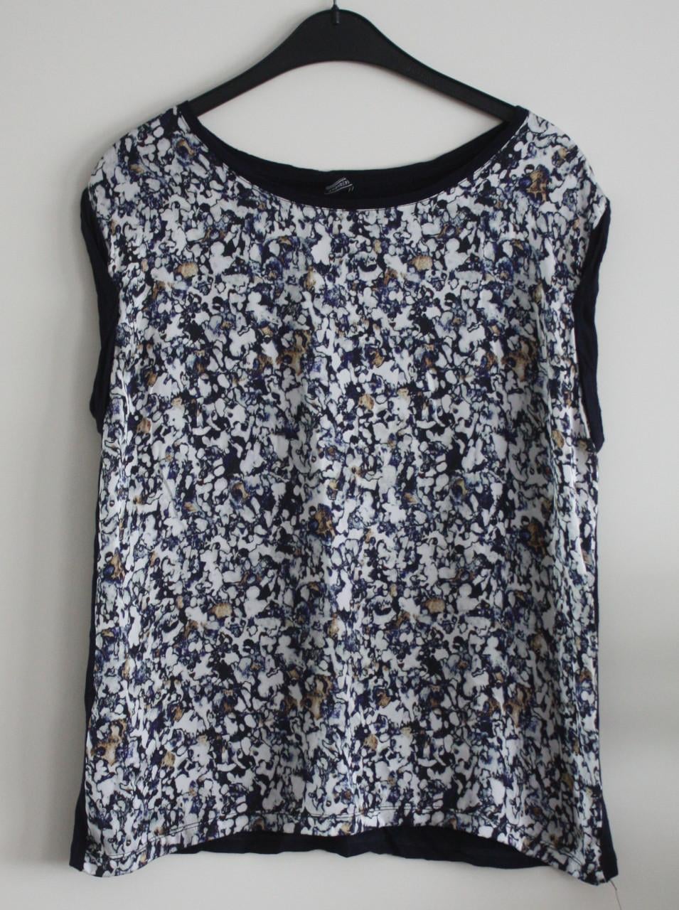 Top met wit bruine print maat m