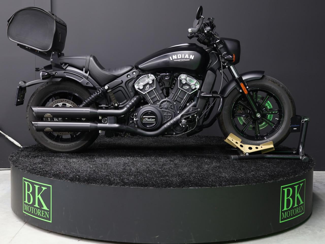 SCOUT BOBBER | Dr. Jekill & Mr. Hyde | BTW Motor