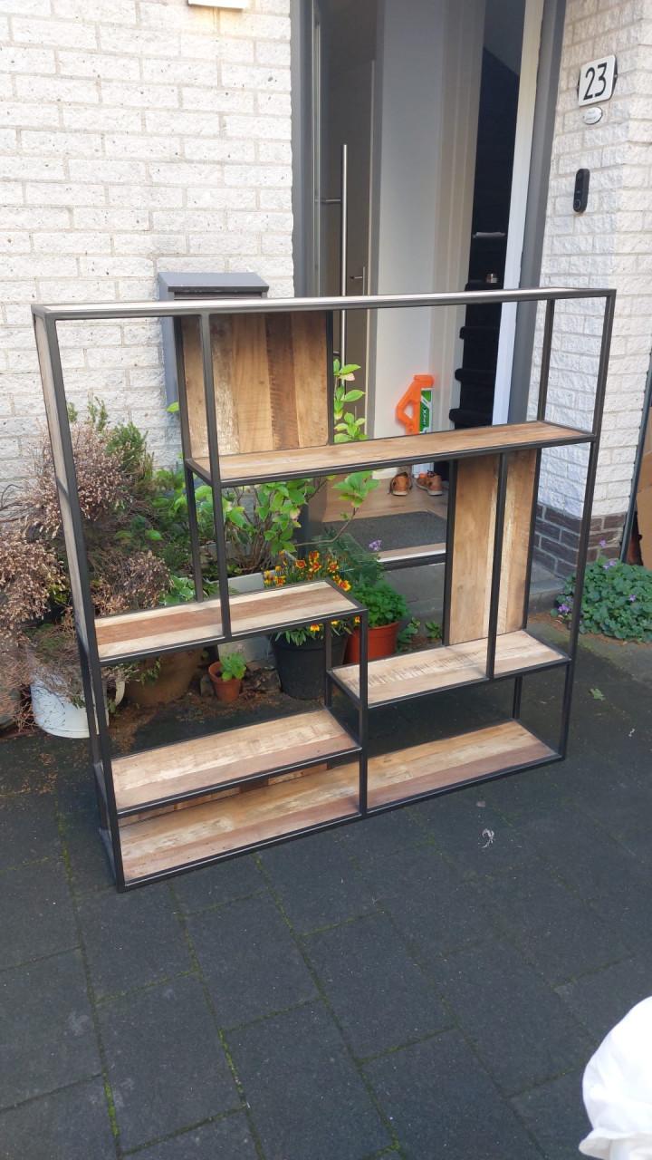 Wandmeubel/ roomdivider